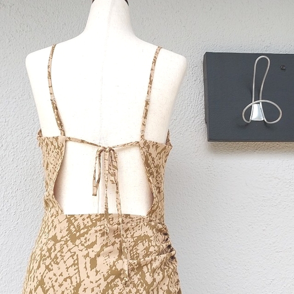 Cut-out Dress With Rouched Side - Picture 7 of 13
